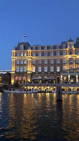 The Amstel Hotel looking very grand 🌙 💫 #amsterdam #amstel #hotel #fancy #luxury #canallife #boatlife #netherlands🇳🇱 #oldschool #grandhotel #oldworld #glamour