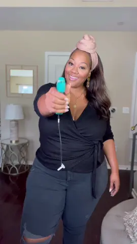 Ok when I saw this hack from @livinwithmb I just had to try it! Seemed simple enough and I think it may be a keeper.l #fashionhacks #stylehacks #plussize