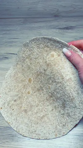 Schnelle Pizza,guten Appetit #probierenmitkarina #maskiergang 