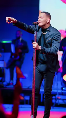 Canta conmigo a Dueto ehhhhhh Bésame espectacular #VictorManuelle #Salsa 