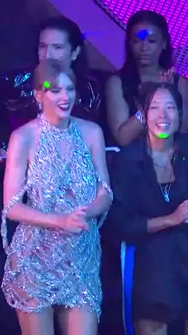 There's nothing like #TaylorSwift dancing in the audience at the #VMAs 🤩