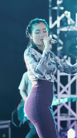 Ojo Dibandingke Yeni Inka #yeniinka #ojodibandingke #sembadamusic #fyp  #farelprayoga