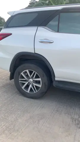 Burnout sa toyota fortuner 🤙 #cars #carsoftiktok 