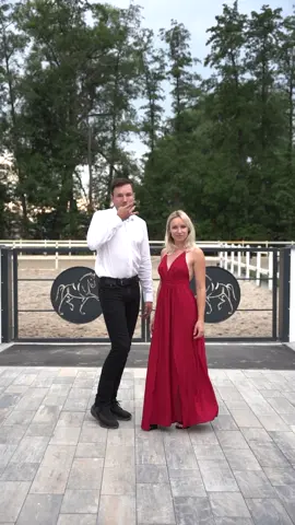 Bewerbung für #letsdance geht raus ! 🤣 was meint ihr? @debbi.schneider und ich sollten öfter das Tanzbein schwingen oder? 🤩 #dance #fun #salsa #conga #freak #dress #dancing #reddress #blondeshavemorefun #trending