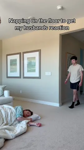 WATCH UNTIL THE END😂😂 #couplegoals #reaction #prank #surprise #funny #fyp #viral #pregnant #pregnancy #coupletok #momtok #babybump #nap #itscorn 