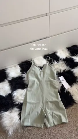 bought everything from my alo yoga wishlist oops #aloyogahaul #aloyogaset #aloyogaunboxing #unboxingaesthetic #aestheticunboxingg