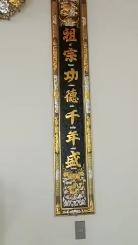 💥 Bàn giao lắp đặt bộ cuốn thư câu đối cỡ 176cm ĐỨC LƯU QUANG màu giả cổ, tấm đồng dày 7 rem tại nhà khách hàng ở Hải Dương.  👉Quý khách có nhu cầu mua hàng hãy liên hệ qua số hotline/Zalo 📲0️⃣9️⃣1️⃣8️⃣5️⃣4️⃣5️⃣2️⃣3️⃣8️⃣#đong #đồng_thầy_huyền_cơ #đồđồng #đồđồngphongthủy #đồđồngđạibái #mỹnghệ #dátvang #dátvàng24k 