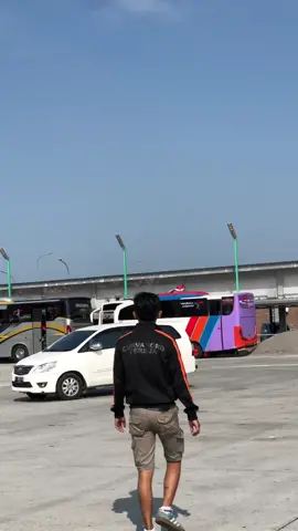 Belum bisa move on sama match kemarin🧡 #awaydays #ontourmalang #jakartans #curvanordpersija #persijajakarta #jakmaniaboyolali #malang24jam 