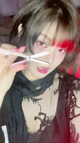 아마 내 머리카락 짜르는 버릇은 평생가겠지