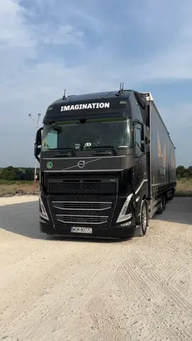 My black Love 🖤 #iwonablecharczyk #truckinggirl #trucker #owneroperator #myway #imagination #nolimit #trucking #volvotrucks 