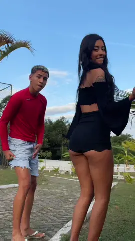 o celular caindo no final🤡