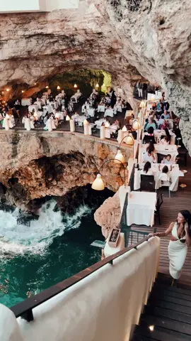 This place may be a tourist trap but damn it’s a pretty one #pugliaitaly 