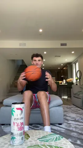 Back at it with the upstairs neighbor activities @celsiusofficial #celsiuslivefit #celsiusbrandpartner 