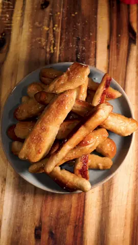 Send this to your lazy friends. Comment if you want the lactose free beer cheese recipe. #pretzels #lactosefree #EasyRecipe