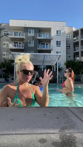 Every time I’m at the pool 🤚🏼