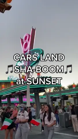 Don’t miss this during sunset the next time your at @Disney Parks It’s such a cute moment! #carsland #shaboom #radiatorsprings #disneyland #sunset #friends #dance