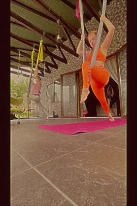 Last summer yoga practice 💔   #yoga #aeroyoga #flyyoga #girls #friends #sport #workout @zakoldovannaya_ 