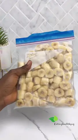 Here’s a simple way to freeze your bananas for your smoothies. #howtofreezebananas #banana #eatinghealthyng