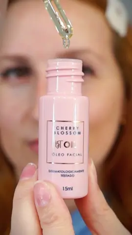 A musa @kellynhacosta_ conta como o #BTOIL é o melhor aliado para deixar sua pele hidratada e macia durante os dias de frio ❄️. Como você gosta de usar esse óleo mágico na sua rotina de skincare? 🌸 #linhabrunatavares #skincare #fy #fyp 