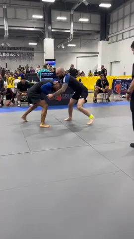 I missed the opportunity to get cross body control and keep his back. #jiujitsu #brazilianjiujitsu #grappling #jiujitsugrappling #fyp #1percentbettereveryday #jiujitsulife 