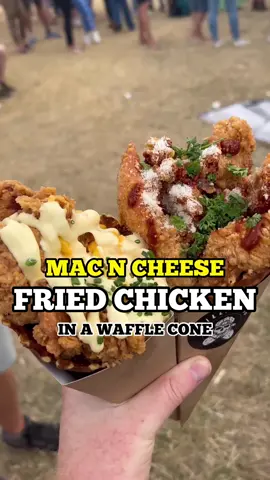 Killer waffles is the word. The best street food to ever grace this earth.. tag a mate! FOLLOW FOR MOREEE 🍔 🐓 🍟 #STREETFOOD #friedchicken #macandcheese #Foodie #FoodTok #FoodLover #drool #foodreview #foryou #fyp