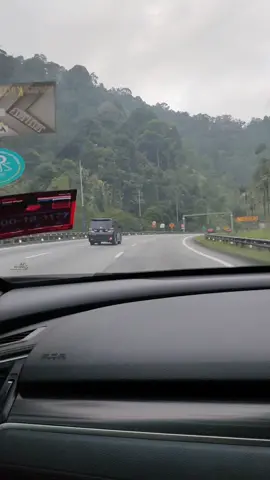 masuk terowong kt Malaysia,keluar terowong trus luar negara 😆😆😆         #terowongmenoraipoh #lawak