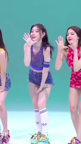 chaeryeong fancam #chaeryeong #chaeryeongitzy #sneakers #sneakersitzy #itzy #fancam #kpop #tzuyuisemo