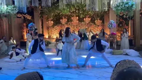 Desi girl💃🏻! #weddingdance #paksitaniwedding #pakistanitiktok #fypシ #fyp #foryoupage #dance #shaadi #dancevideos #choreography #desigirl