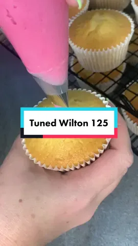 My favourite rose nozzle #125 ! I find this nozzle quite large and I love a thinner petal, I think those looks more realistic, so I tune this nozzle. Anyone else do this? #cupcakeflower #buttercreamflower #pinkrose #cakehowto #debbiebakes #cupcakehowto #buttercreamartist #cupcakepiping #wiltontip 