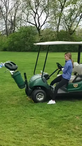 Kari! 😂😂 #golf #golflife #fail #fails #fyp #failarmy #golffail #golffails #funnyclips #funnyclip