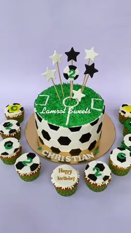 Football field cake #lamrot #lamrotsweets #addisababa #ethiopian_tik_tok #ethiopia #አዲስአበባ#አዲሰ‍እያ ##cake #cupcake #cupcakes #football #Soccer #birthday #birthdaycake #birthdayboy
