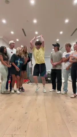 AHHHH ITS FINALLY OUT!!! GO STREAM!!!