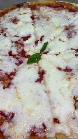Oggi ho fatto una pizza in teglia bassa e morbida buonissima, fatela con me, è facilissima!  INGREDIENTI PER 2 TEGLIE DA 36 CM DI DIAMETRO  450 g di farina 1 manitoba 280 ml di acqua 10 g di lievito fresco 13 g di sale 40 ml di olio evo  Per il condimento Salsa di pomodoro q.b. 450 g di mozzarella Foglie di basilico  #carlogaiano #ricette #cucina #italiancuisine #videoricetta #foodvideo #foodreels #receita #cucinaitaliana #buonappetito #mangiare #cibo #atavola #cucinando #ricettadelgiorno #foodbloggerit #foodbloggeritaliani #pizza #impasto #homemadepizza #pizzafattaincasa 