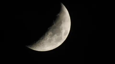 Rembulan malam.... #bulan #bulanseparuh #malam #awalseptember