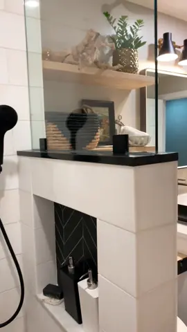 bathrooms 🫱🏽‍🫲🏾 half glass shower walls #bathroomrenovation 