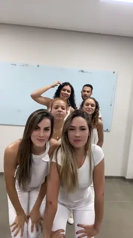 Tínhamos que fazer esse 😂 #guitarra #fyp #dancechallenge #trending 