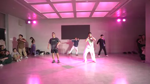 @#tiktokdance #dancer #pinkvenom #blackpink #choreography #ShinLuu #tiktokdancevn Pink venom 1 phiên bản đầy năng lượng
