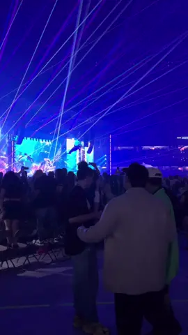 Just @Bysael_ casually in front of meeee 😩🫶🏻 #houston #badbunnyconcert #minutemaidpark #fyp #unveranosinti 