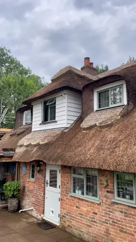 Window apron serging a purpose 👌🏼🛖 #thethatchingguy #alright #window #protection #thatch #rain #fyp #foryou