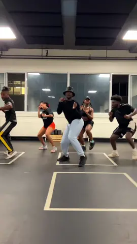 C’dst le son qui va te derangeeer 💥 dc @loicreyel 🔥 @southkiiing1  #afro #dance #mtl #cotedivoire #coupedecale #class 