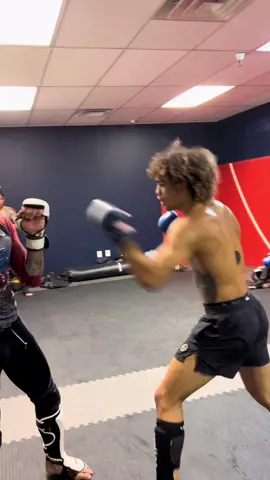 head movement y’all #sparring #mma #training #jizzcore #slickrick #fyp #Fitness #boxing #UFC #fatherlessbehavior 