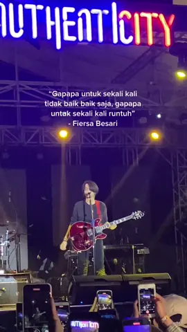 Hal yang gue cari kalo gue nntn konser Fiersa🫶🏼 #fiersabesari #quotes #runtuh #sadvibes #fyp 