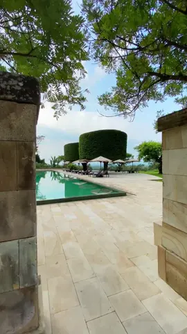 The Amanjiwo Main Pool #amanjiwo #amanjunkie #amanresort #magelang #indonesia #jogja #luxury #travel #hotelsandresorts