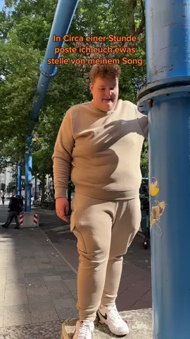 16 Uhr !!! AM 9.9 KOMMT DER SONG