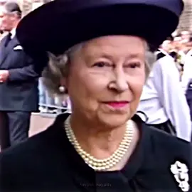 it was a difficult time for her too, she doesn't deserve all the hate( #queenelizabeth #princessdiana #ladydiana #thequeen #royalfamily #foryoupage #fyp #funeral #dianaspencer #viralvideo  #britishroyaltyedits #xyzbca