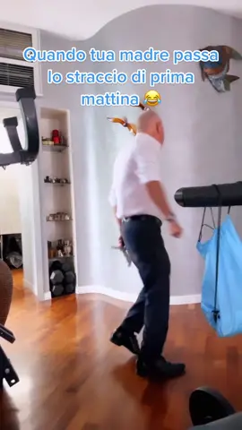 Comunque io la canzoncina la sapevo diversa 😂 @Massimo Varamo @Angela Alviti #maaaèvalè #ehvaleee #coppia #mamma #mammaefiglio #mammaepapà #moglieemarito