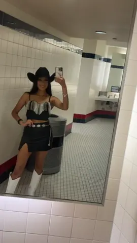 Grupo Firme 🤠🤪🍻#grupofirme #concert #outfit #houstontx #ootnight #fyp @Grupo Firme 