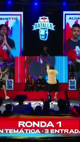 @ghettoliving_ y @Dj Sonicko haciendo magia en la #RedBullBatalla Centroamérica 🔥🎤 ¿Qué te pareció esta entrada? 👀👇🏽 #Guetto #DjSonicko #Freestyle 