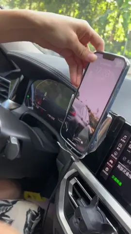#cargadgets #carsoftiktok #smartcarlife #fyp #foryou #foryoupage #amazonfinds #amazonmusthaves #tiktokmademebuyit #goodthing #goodstuff #cartools #gadget #carstuff #carthing #CarAccessories #carmusthaves #carphoneholder 