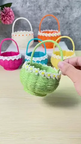 Make cute and pretty flower baskets by disposable cups and yarn #DIY #diybaskets #diycoolgadgets 